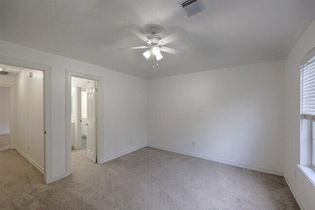 Building Photo - 11492 Majestic Dr