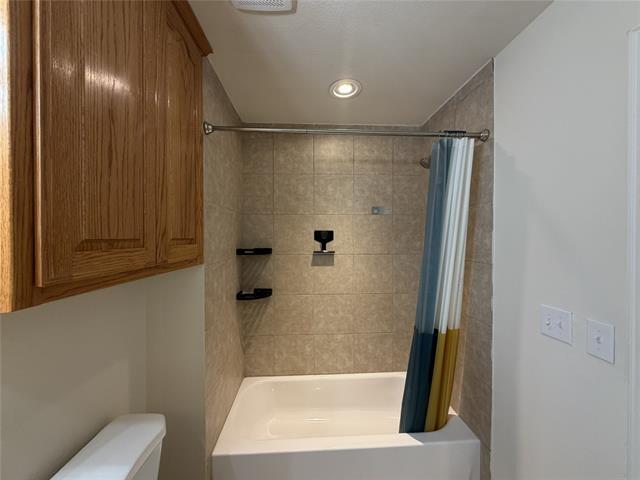 Building Photo - 1001 Meadow Creek Dr
