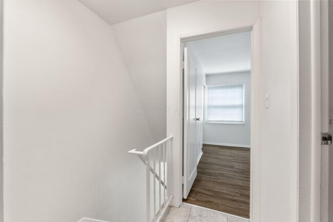 Building Photo - 106 Tarryton Ct E