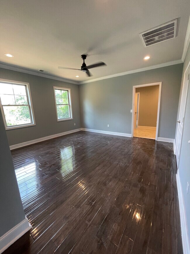 Building Photo - 1515 Chamberlain Ave