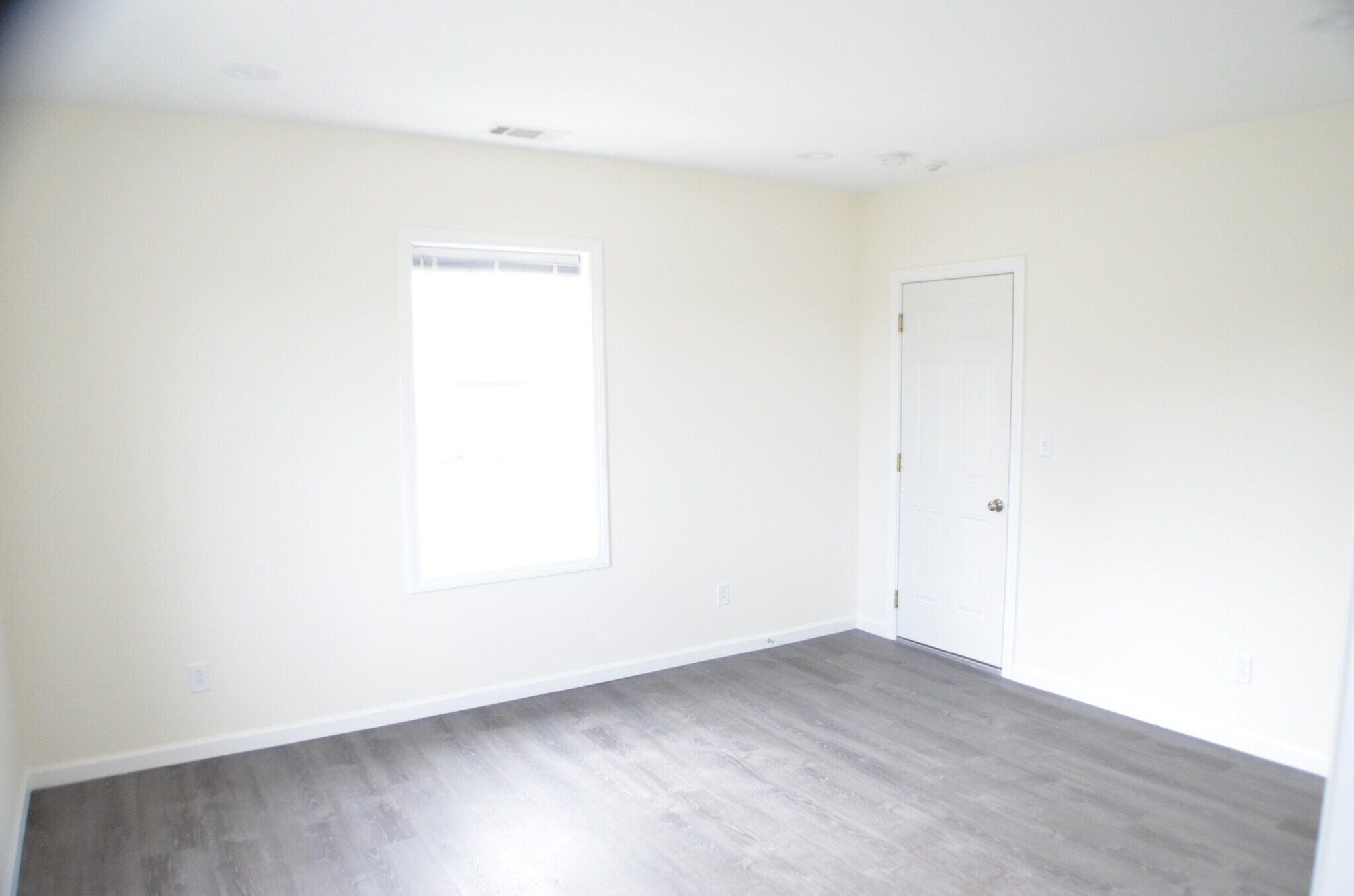 Building Photo - 563 Burritt St