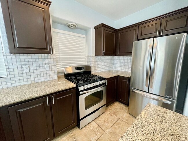 Building Photo - BEAUTIFUL HOME IN RHODES RANCH GUARD GATED COMMUNITY! AMMENITIES INCLUDE COMMUNITY BASKETBALL COU...