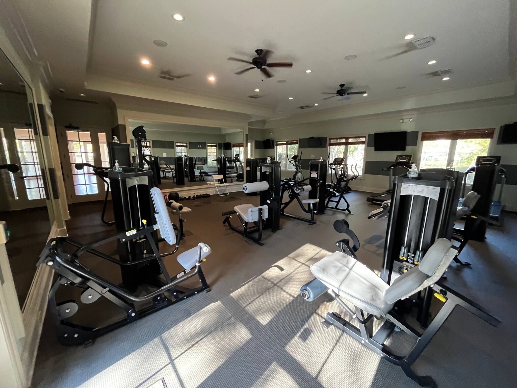 Building Photo - 891 Brutus Ter