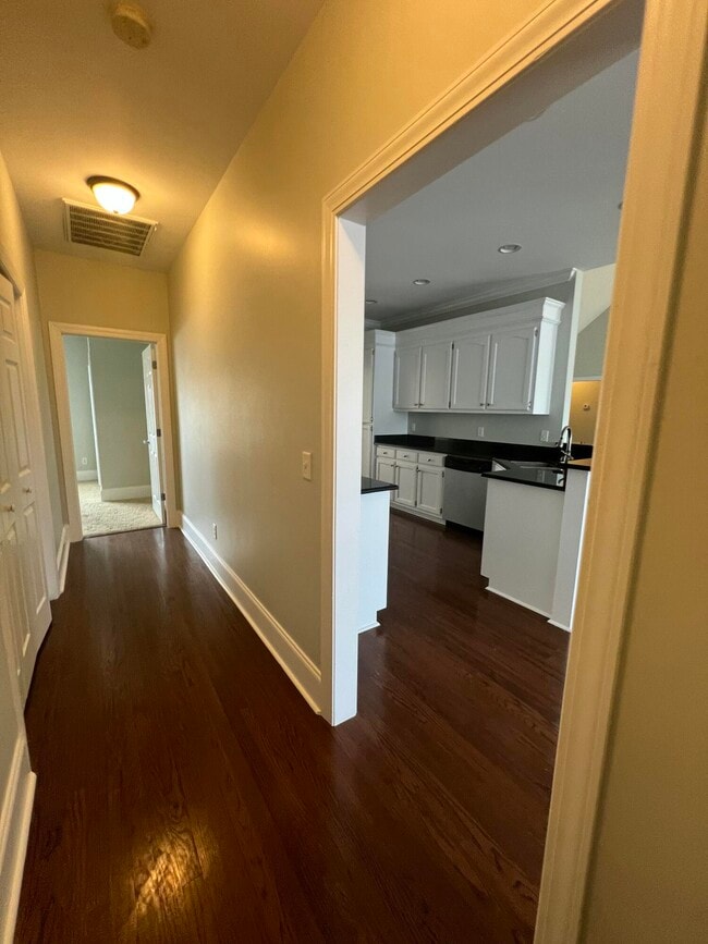 Building Photo - 2105 Harborview Dr