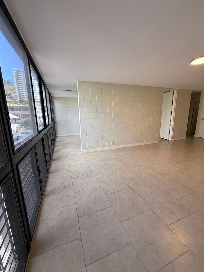 Building Photo - Victoria Towers #401