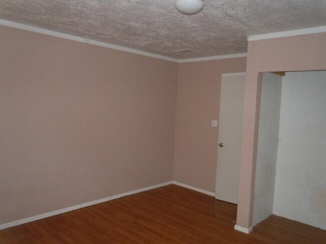 Building Photo - 520 E Judi Dr