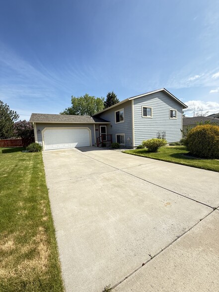 Primary Photo - 5570 Dove Ct