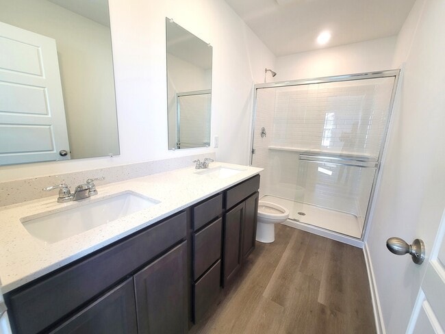 Building Photo - 6550 Linden Trl