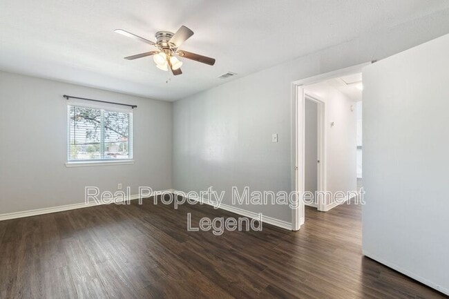 Building Photo - 6646 E Lovers Ln
