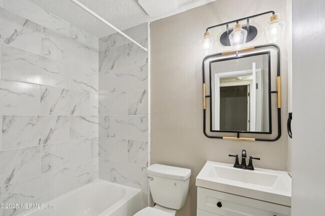 Building Photo - 409 Sailfish Dr E