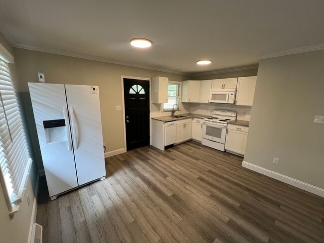 Building Photo - 104 Secrest Ave