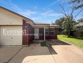 Building Photo - 3 Bed, 2 Bath Home with Garage / Pet-Friendly / Available Now!