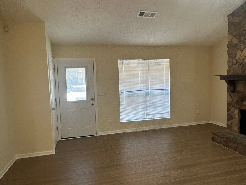 Building Photo - 5538 Summer Ln