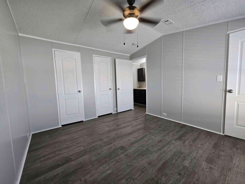 Building Photo - 709 N Collins Fwy