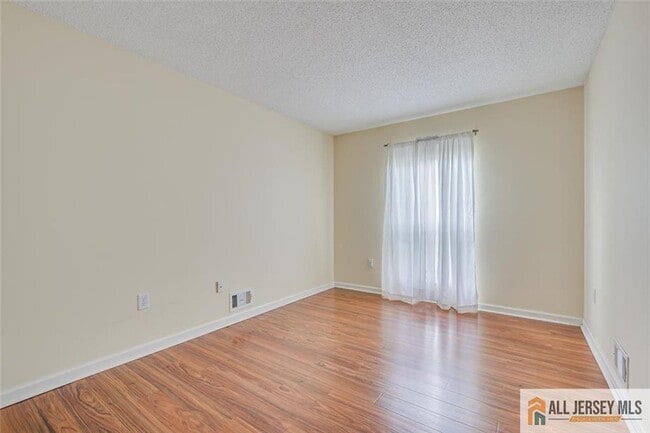 Building Photo - 69 Amberly Ct