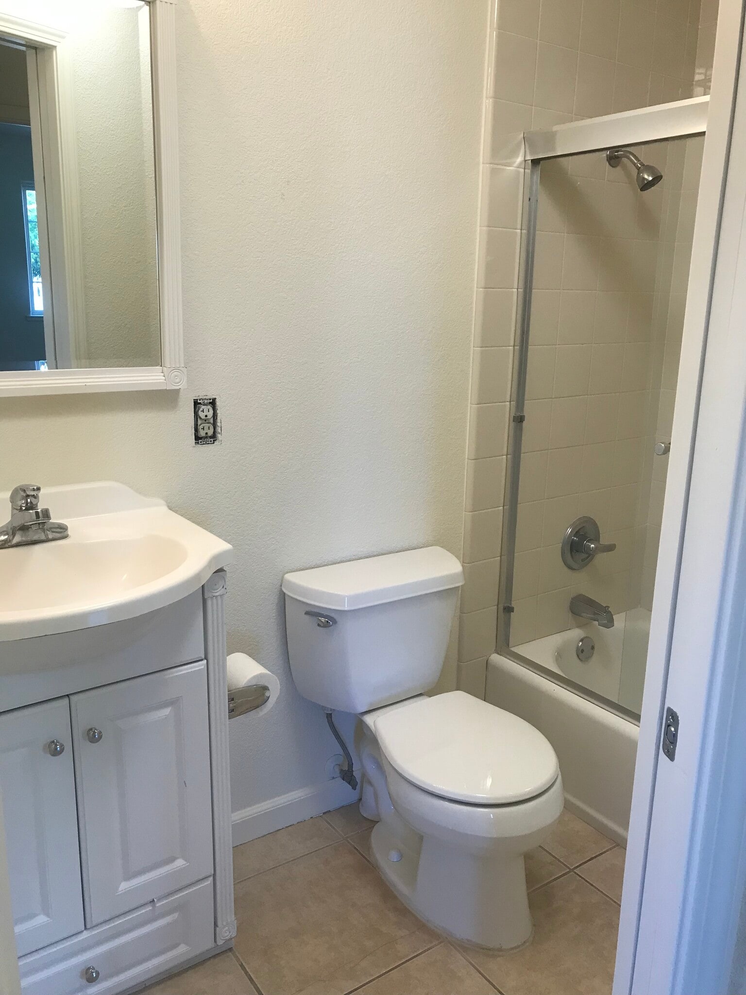 2nd bathroom - 1601 E San Fernando St