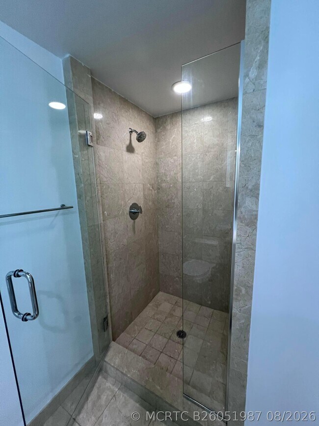 Building Photo - 1331 Brickell Bay Dr