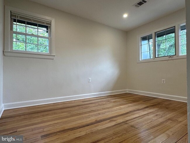 Building Photo - 411 Hampton Ct