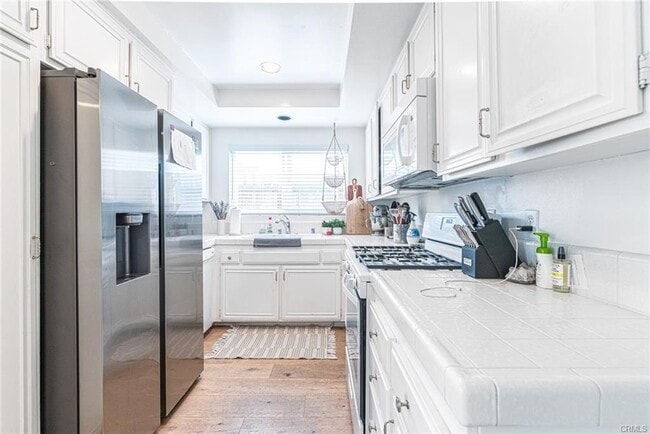 Building Photo - 719 Poinsettia Ave