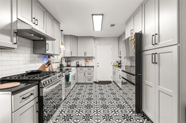 Building Photo - 5831 Burr Oak Dr