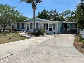 Building Photo - 66 River Dr