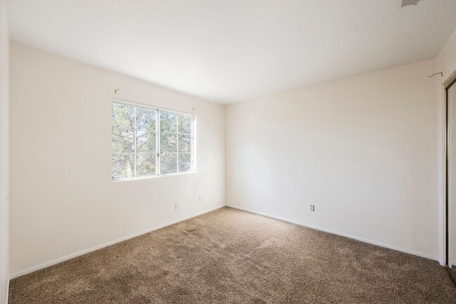 Building Photo - Honey, I’m Home! This Lovely 3 Bedroom, Two-Story Home Is Located In Summerlin.