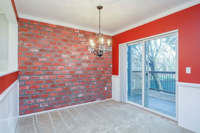 Building Photo - Great Location! 2 bedroom, 2.5 Bathroom To...