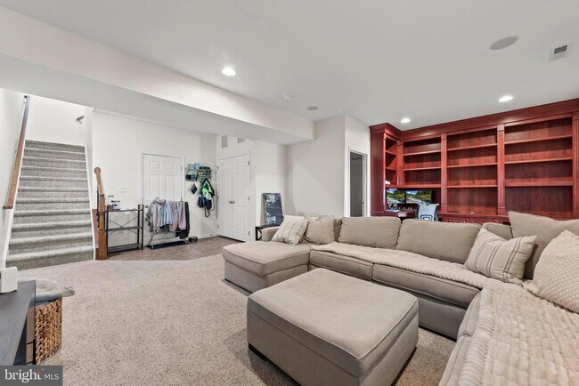 Building Photo - 43286 Morven Square