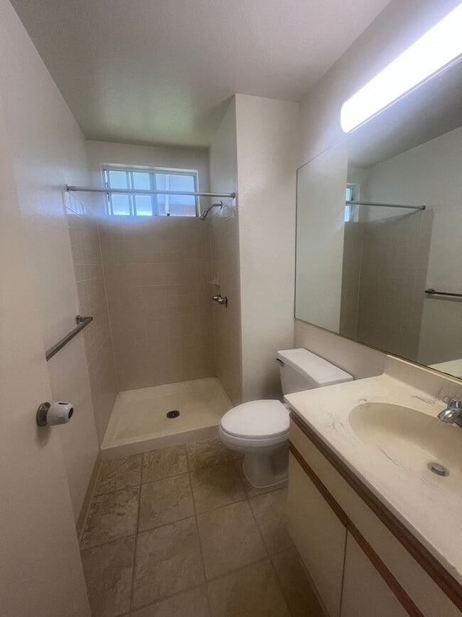 Building Photo - Makakilo Cliffs 2 bedroom Panoramic Views and Cool Breezes