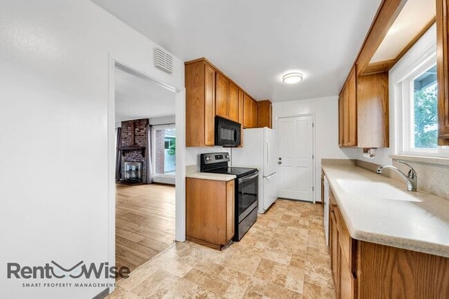 Building Photo - 2080 Helena Way