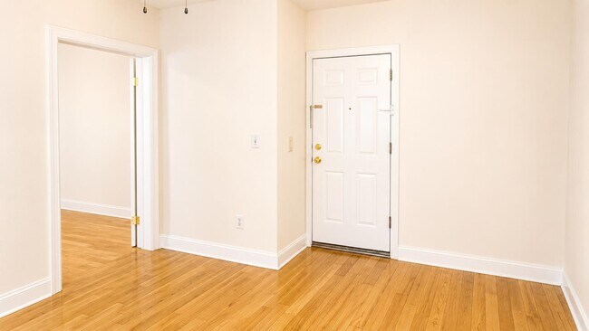 Building Photo - 149 Bentley Ave