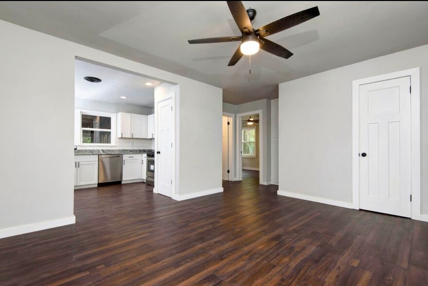 Building Photo - 740 S Warren Ave