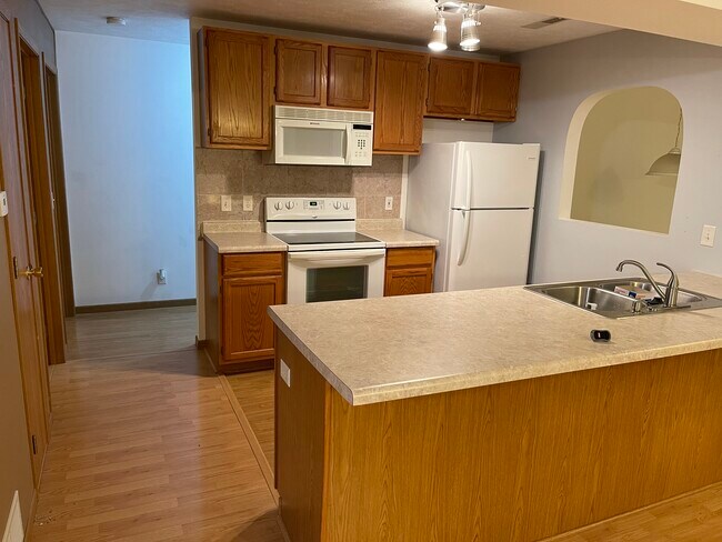 Building Photo - 7539 Creek Bend