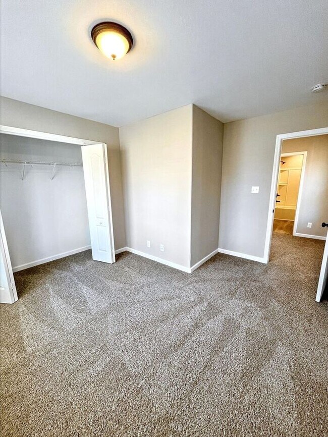 Building Photo - Beautiful 3-Bedroom Home with Modern Comfo...