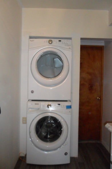 Apt 1 - new washer dryer - 523 E State St