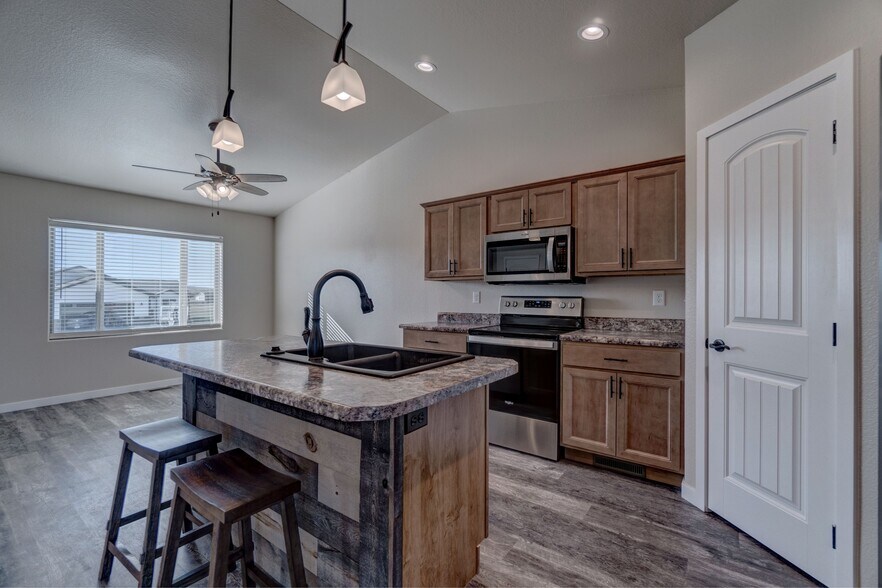 Building Photo - 6558 Abelia St