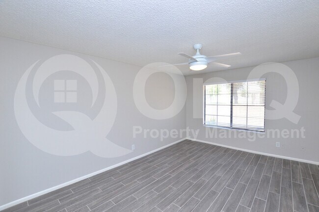 Building Photo - 925 N College Ave