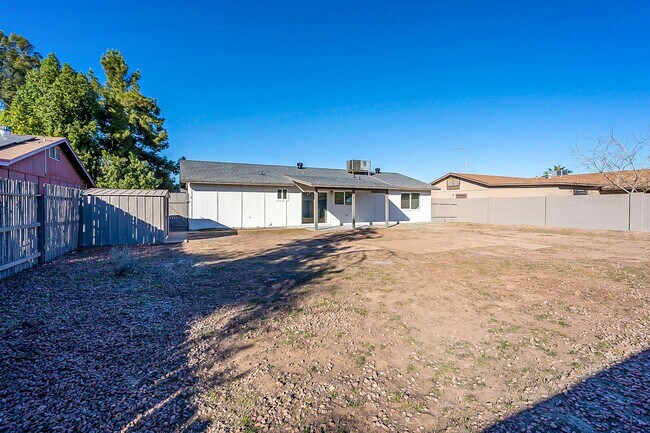 Building Photo - Lovely Chandler Home near everything!
