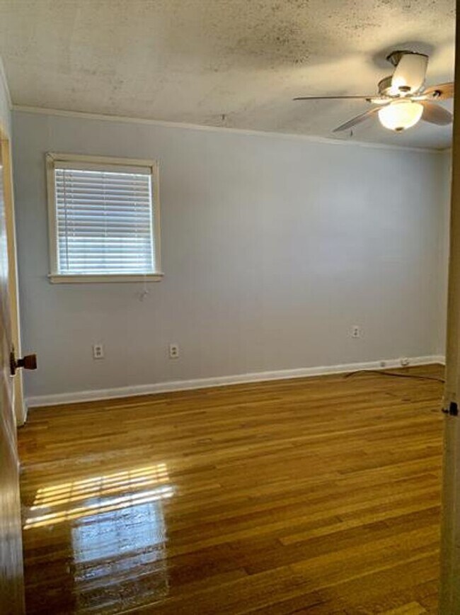 Building Photo - Spacious 4-Bedroom Home in Memphis-Perfect...
