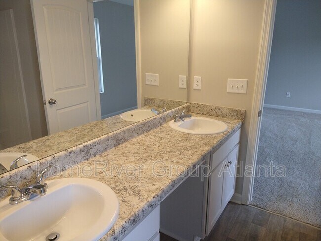 Building Photo - 39 Roundabout Ln