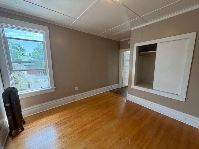 Building Photo - 132 E Main St