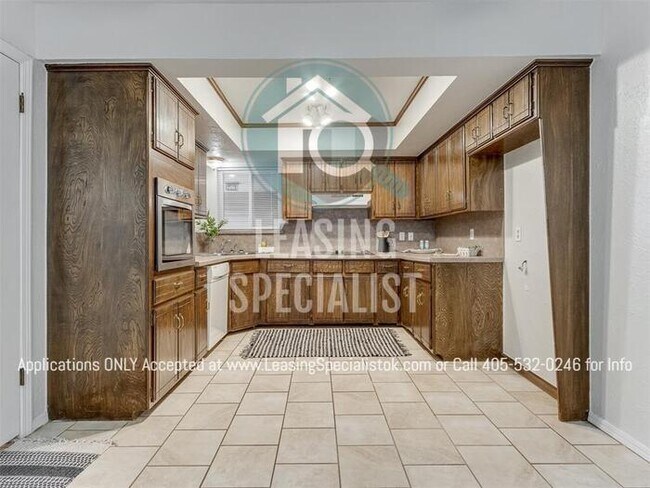 Building Photo - Stunning Yukon 3 Bed 2 Bath Home Available...