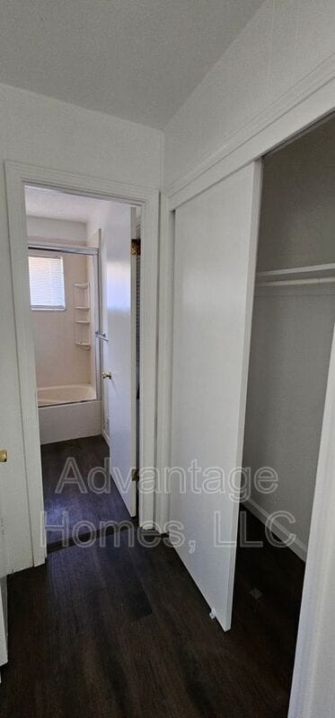 Building Photo - 7504 E 112th St