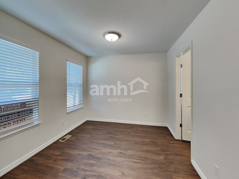 Building Photo - 2496 Sierra Springs Dr