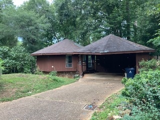 carport - 814 Tullahoma Dr