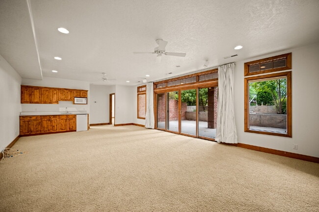 Building Photo - "Spacious 4-Bedroom, 4.5 Bathroom 4792 sq. ft. Retreat with Scenic Views and Cozy Fireplace in St...
