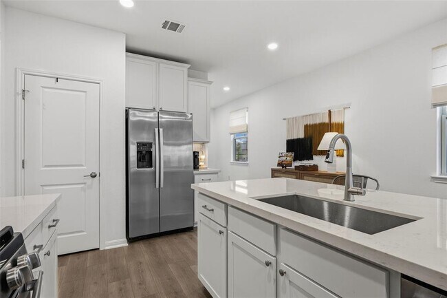 Building Photo - 858 Papaya Dr