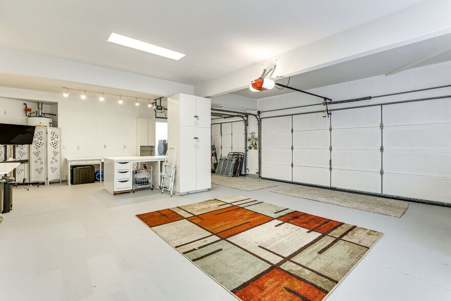 Building Photo - 1831 Samoa Way