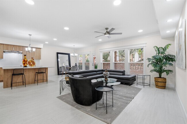 Building Photo - 1037 Town Pl St