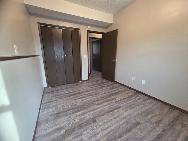 Building Photo - 2 bed lower level apartment